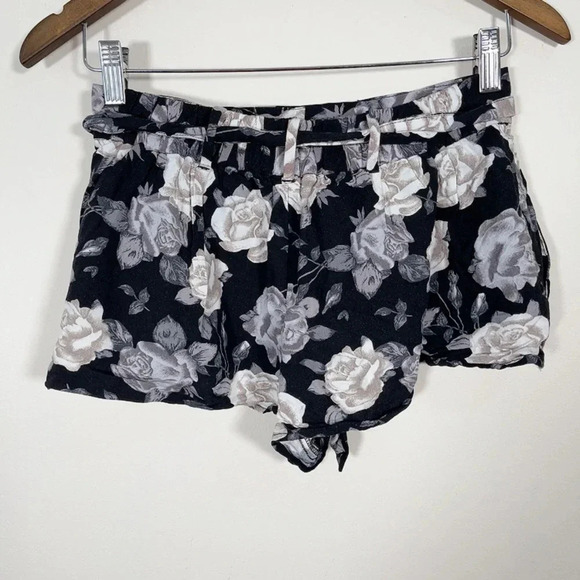 🌟✨2 for $20 ✨🌟 ARITZIA | TALULA TIE  WAIST FLORAL SHORT - Picture 7 of 10